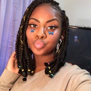 Meet your Posher, Desiree